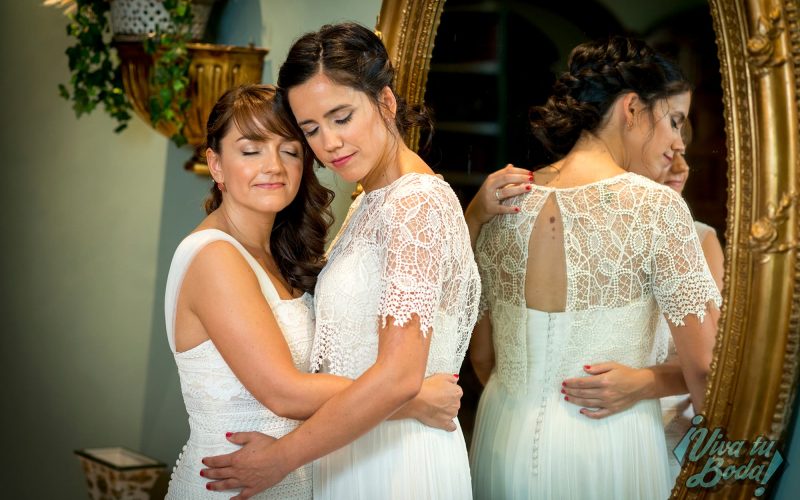 Fotos emotivas de boda. Boda de chicas en Marques de Vargas. Boda civil