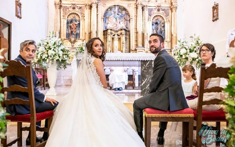 Fotos de boda en Iglesia. Ceremonia de los novios en Estollo